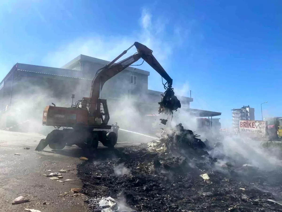 Serik Sanayi Sitesinde Çıkan Yangın Kontrol Altına Alındı