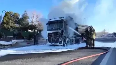 Yangın sonrası söndürülmüş hafriyat kamyonu