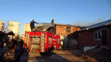 Yangın anındaki alevler ve itfaiye ekipleri