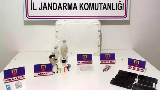Ele geçirilen uyuşturucu madde ve tutuklanan kişi
