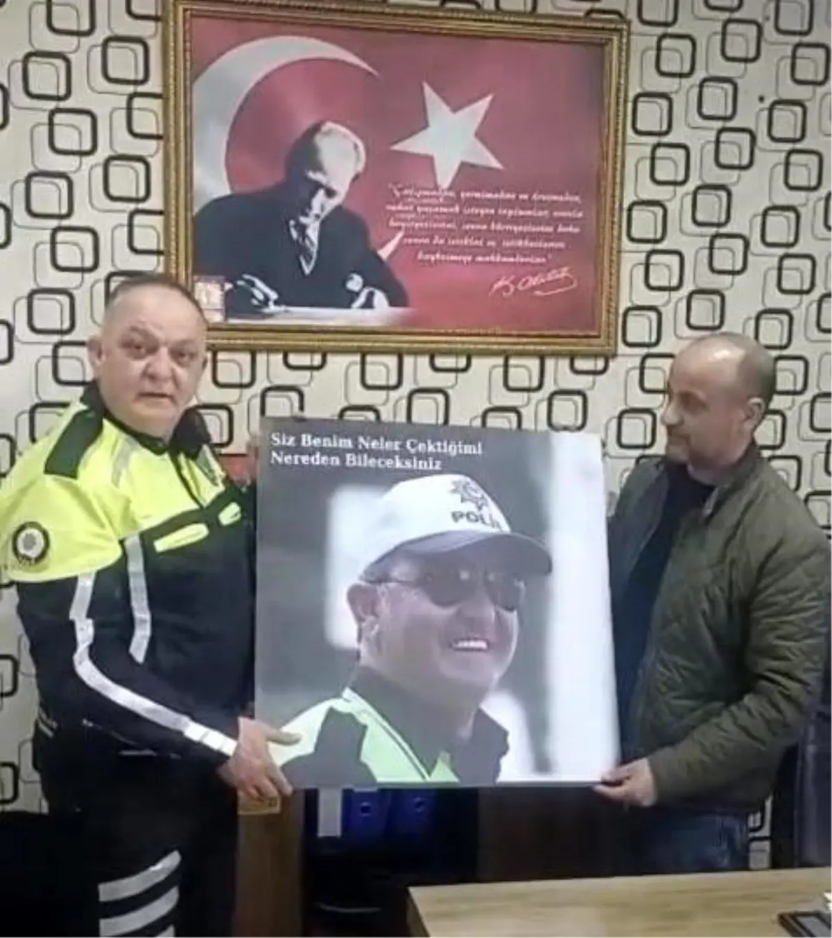 Tarsus’ta Trafik Polisi Tuncay Aydın’a verilen sürpriz hediye