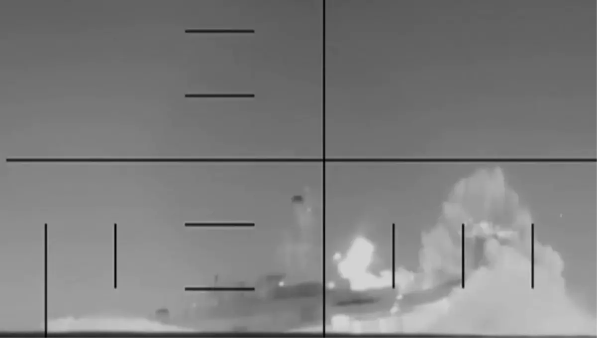 ABD Donanması, Hint Okyanusu'nda İran Savaş Gemisine Saldırdı