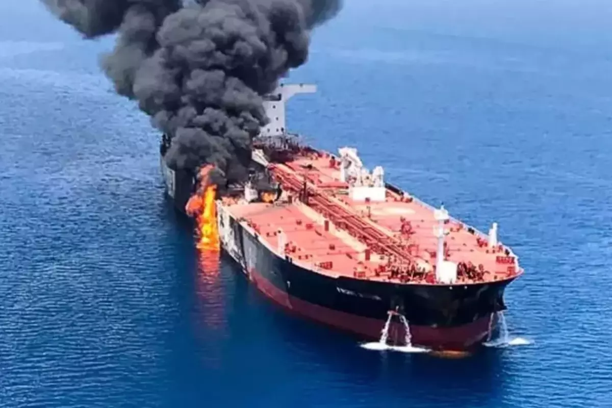 İran'ın Hürmüz Boğazı'nda Malta Bayrağını Taşıyan Yük Gemisine Yönelik Füze Saldırısı