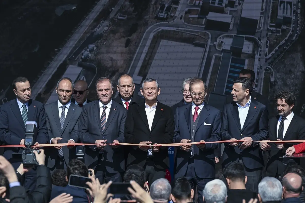 CHP Lideri Özel, Arnavutköy'de Su Arıtma Tesisi Açılışında Bilimsel Yaklaşım Çağrısı Yaptı