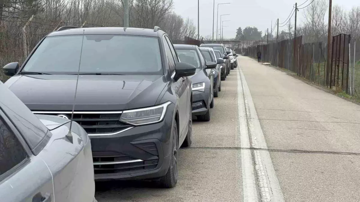 Kastanies Sınır Kapısında Araç Kuyrukları Biyometrik Kontrol Nedeniyle Artıyor