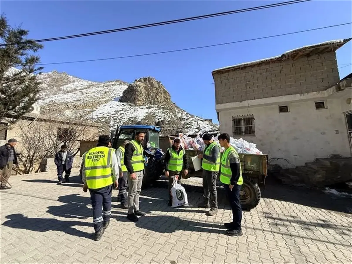 Uludere'de 4 Bin Aileye Gıda Kolisi Dağıtımı Başladı