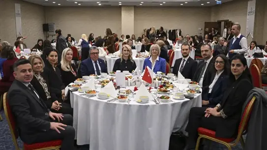 Etkinlikte konuşma anı