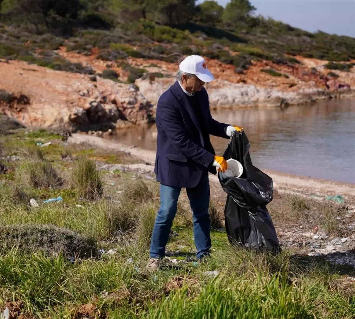 Ayvalık’ta Deniz Çöpü İzleme ve Temizleme Projesi Başladı