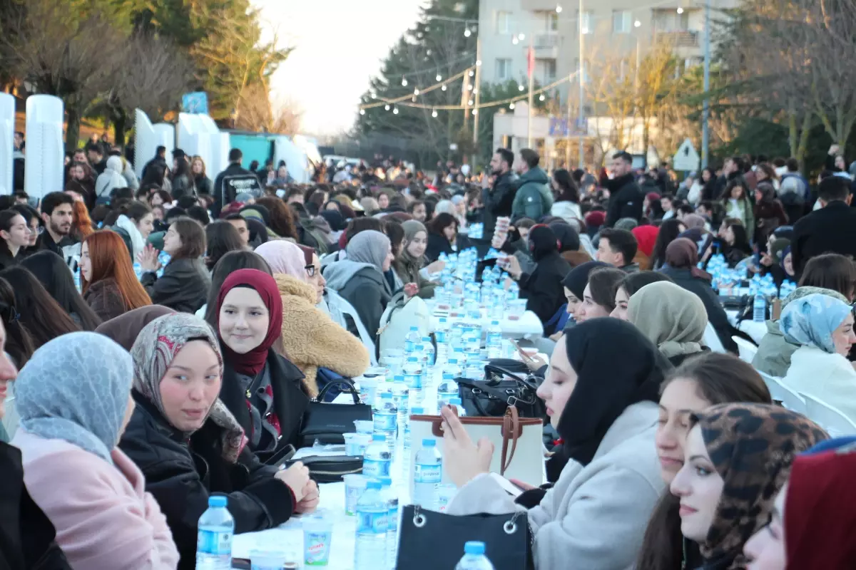 Bakan Kacır, Kocaeli Üniversitesi'nde İftar Sohbetiyle Türkiye'nin Diplomatik Gücünü Vurguladı