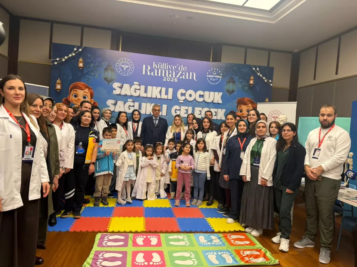 Bakan Memişoğlu, Külliye'de Ramazan Sağlık Etkinliklerine Katıldı