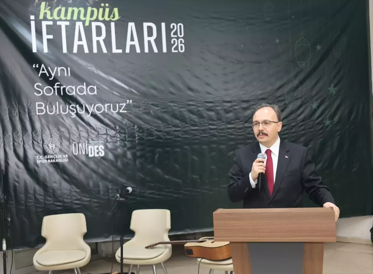 Eminoğlu, Siirt’te Gençlerle Birlikte İftar Etkinliğine Ev Sahipliği Yaptı