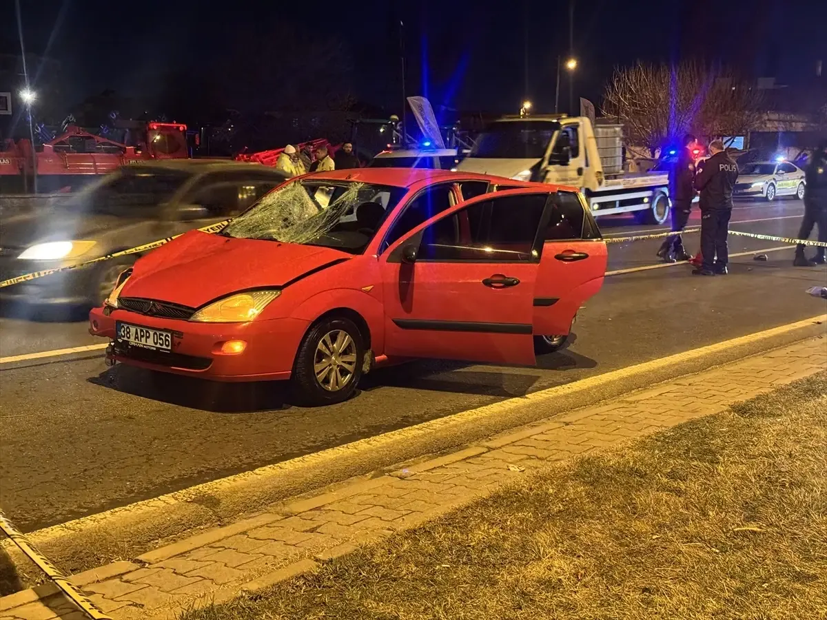 Kayseri Melikgazi'de 57 Yaşındaki Kadına Yönelik Trafik Kazası: Hayati Yaralanma
