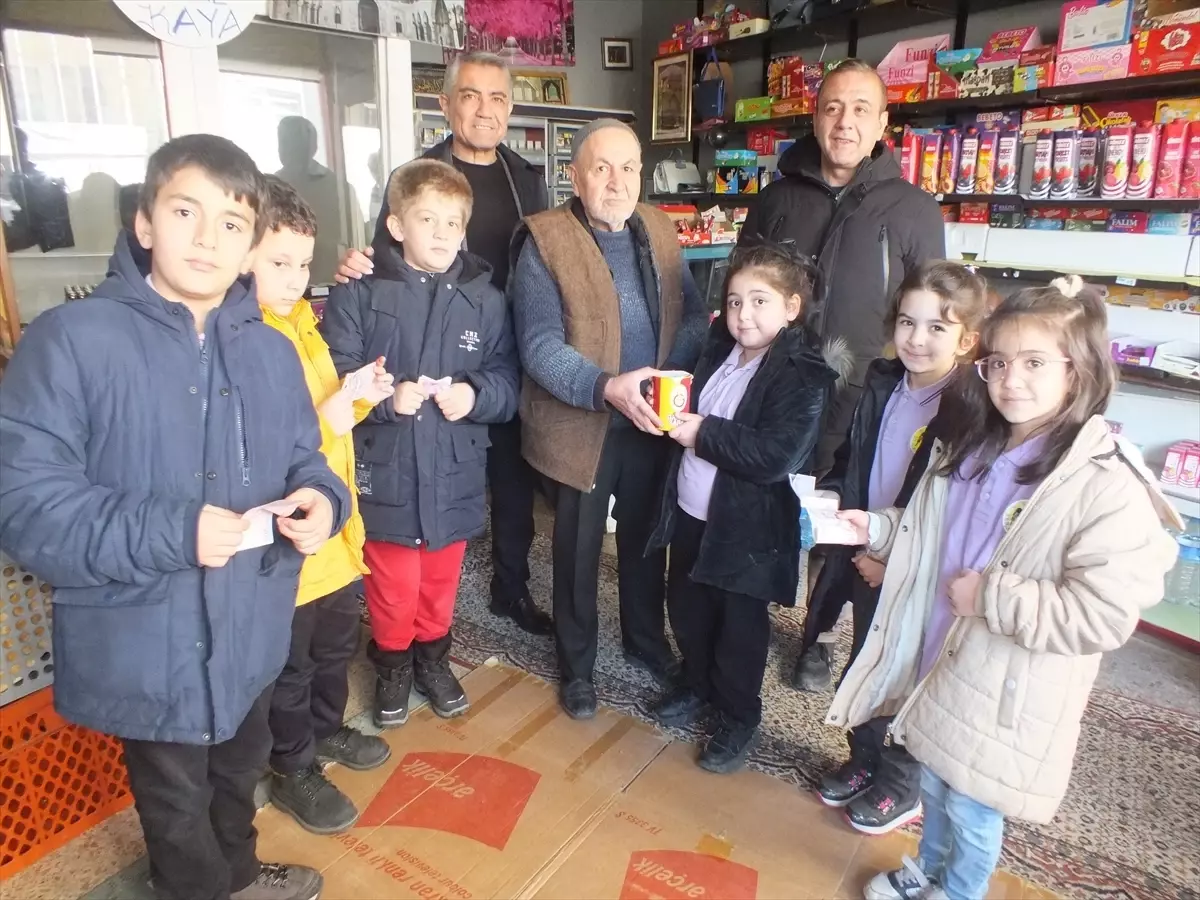 Sivas'ta Öğrencilerin Yardımseverliği: Askıda Ekmek Kampanyası Başladı