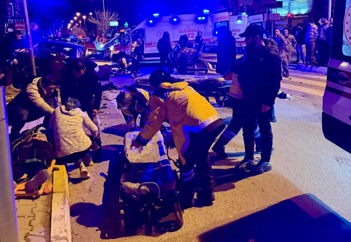 Tunceli'de İki Araç Çarpıştı: 1'i Ağır Yaralı, 4 Kişi Tedavi Edildi