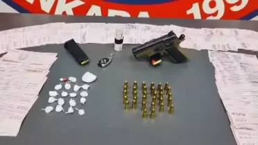 Ankara’da Motorlu Polis, Ruhsatsız Tabanca ve Uyuşturucu Operasyonu Sonuçlandırdı