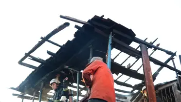 Yangın sonrası evin iç kısmı