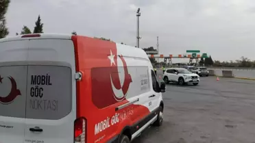 Jandarma kontrolündeki araç içinde göçmenler