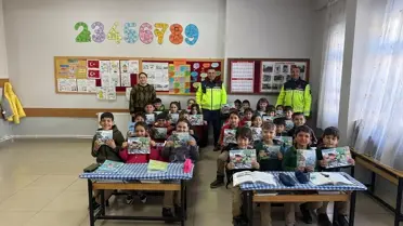 Doğanşehir'de Jandarma Öğrencilere Trafik Güvenliği Semineri Düzenledi