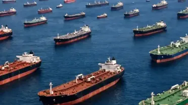 İran Devrim Muhafızları, Hürmüz Boğazı'nda 10 Petrol Tankerine Ateş Açtı