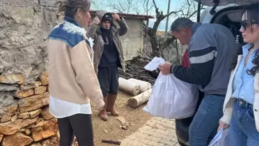 Gıda paketleri dağıtımı sırasında çekilen fotoğraf