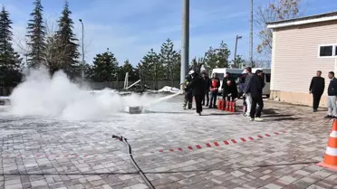 Deprem farkındalık eğitimi sırasında kullanılan interaktif pano