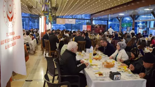 Turgutlu’da Ramazan Coşkusu: Çocuklar ve Huzurevi Sakinleri Bir Arada İftar Yaptı