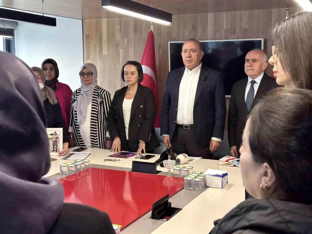 Gürsel Tekin'den Uyuşturucu ve Gençlik Sorunlarına Çarpıcı Uyarı