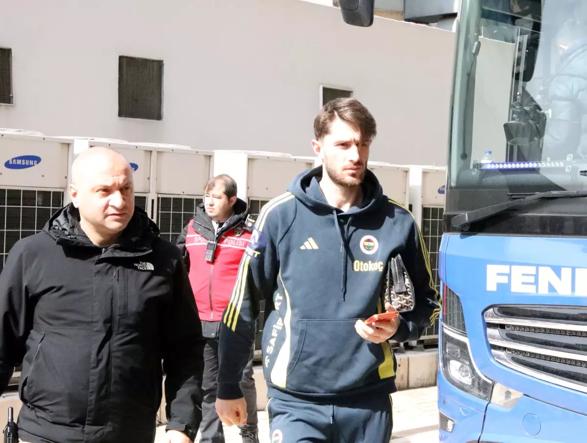 Fenerbahçe, Gaziantep'te Ziraat Türkiye Kupası'na Özel Uçakla Gitti