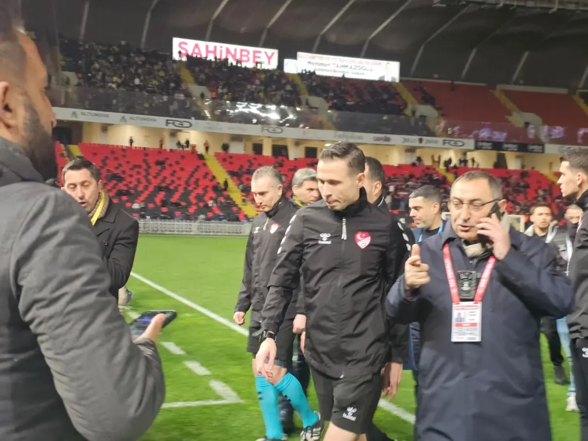 Fenerbahçe-Gaziantep Maçında Işık Sorunu Nedeniyle Saat 19:30’a Kadar Gecikme