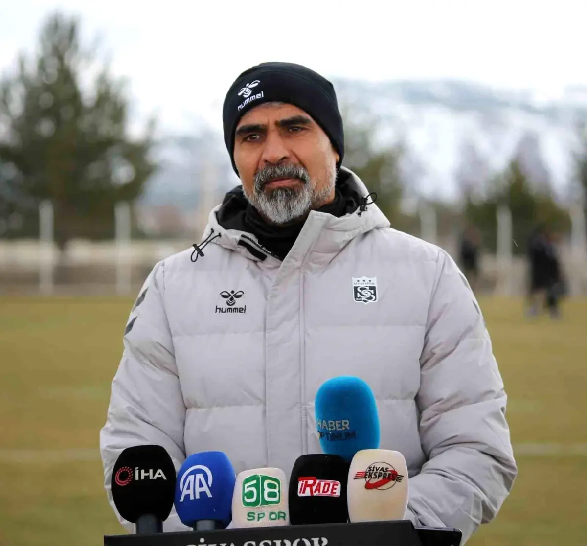Sivasspor Teknik Direktörü İsmet Taşdemir: 10 Haftada 3 Galibiyet Hedefi