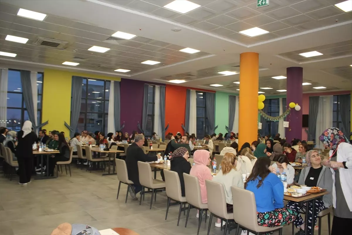 Malazgirt Gençlik Müdürlüğü'nden Öğrencilere Sıcak Bir İftar