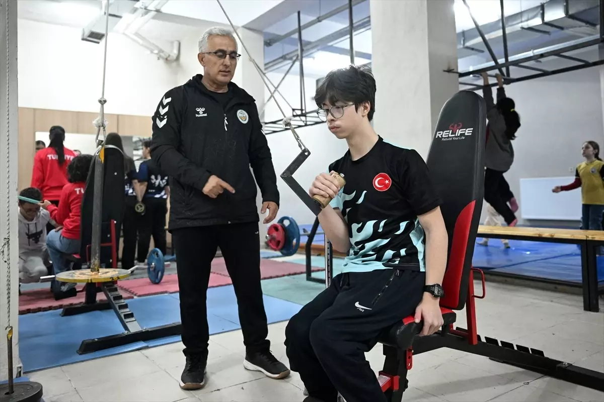 Kayseri’li 14 Yaşındaki Muhammed Ömer, Bilek Güreşiyle Engelleri Aştı