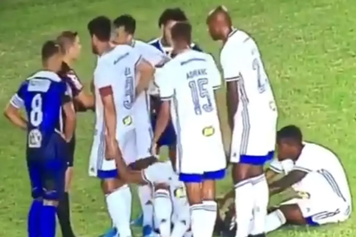 Cruzeiro'da Kart Hilesi: Hakem Yanlış Oyuncuya Kart Gösterdi