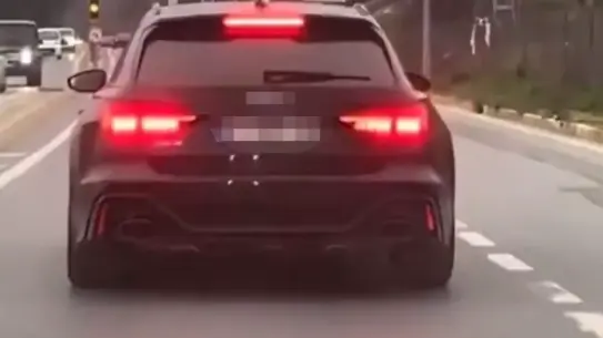 Uğurcan Çakır'ın Galatasaray taraftarına selam verdiği anın ana fotoğrafı