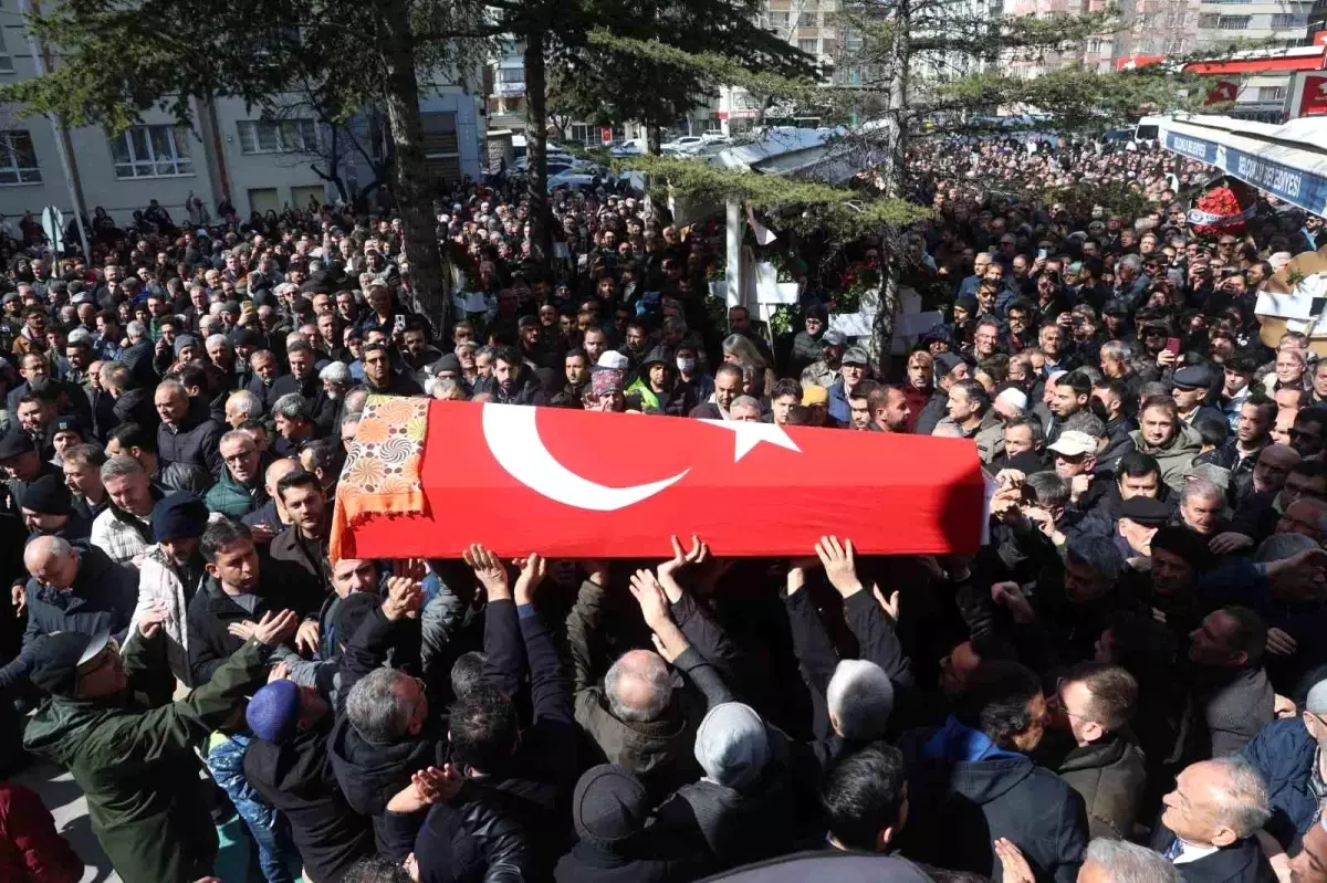 Çekmeköy'de Öğretmen Fatma Nur Çelik'e Bıçaklı Saldırı: Hayatını Kaybetti