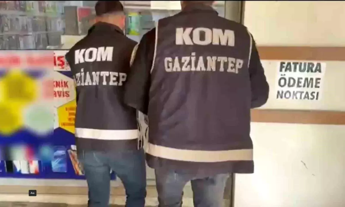 Gaziantep'te Tefecilik Operasyonu: 3 Şüpheli Tutuklandı, Sahte Kredi Kartları Ele Geçirildi
