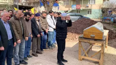 Yangın sonrası yıkılan ahşap ev