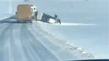 Kurtarılan araç, yol kenarında güvenli bir konumda