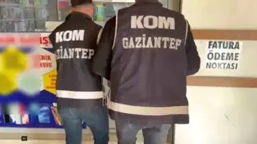 Operasyon sırasında ele geçirilen sahte kredi kartları ve belgeler