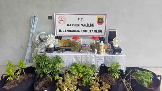 Kayseri'de Jandarma Operasyonu: Evinde 2 Kilo Uyuşturucu Ele Geçirildi