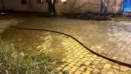 Yangın sonrası evin dış görüntüsü