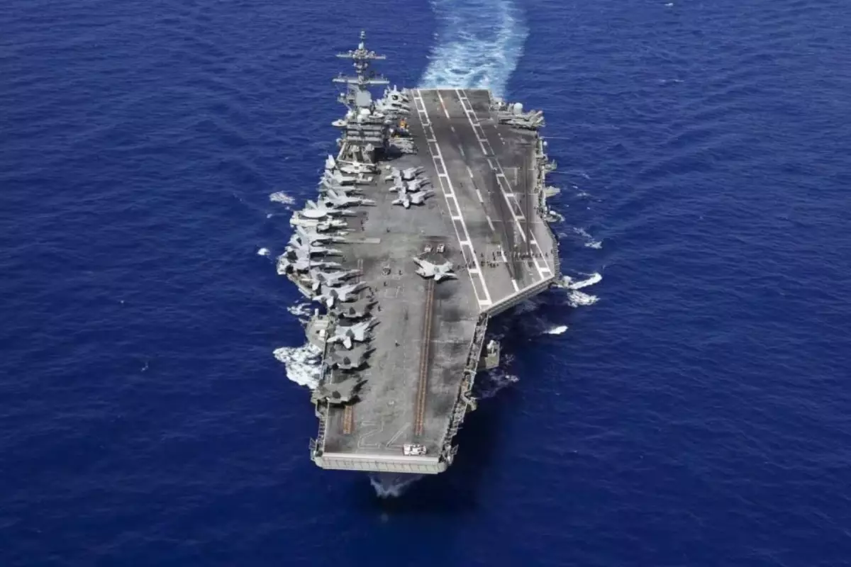 İran, USS Abraham Lincoln Uçak Gemisini Dronlarla Hedef Aldı: Bölgeden Çekildi