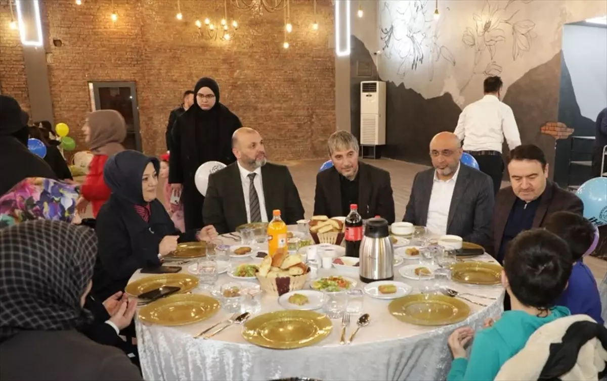 Kütahya’da Yetim Çocuklar ve Aileleri İçin Özel İftar Sofrası