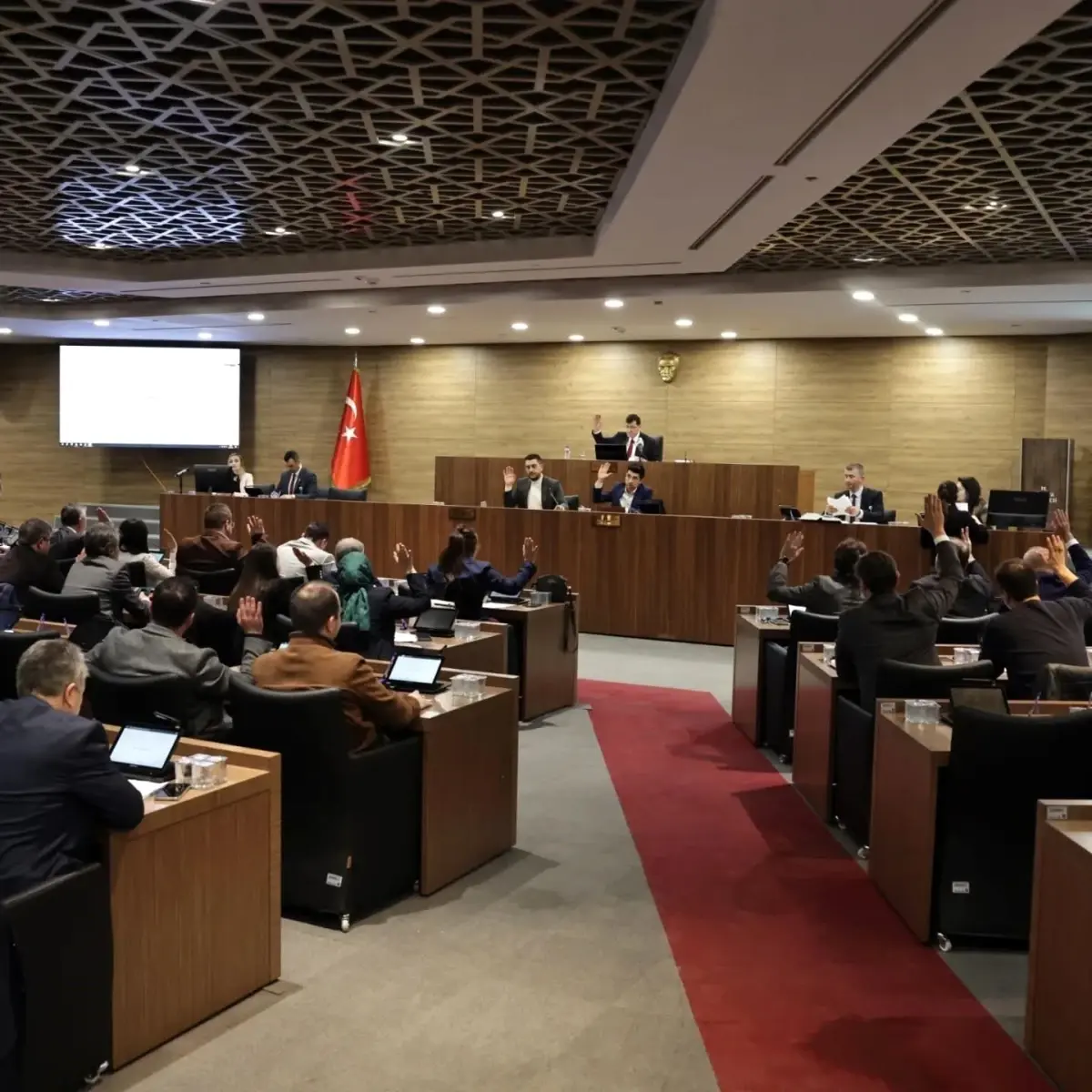 Kütahya Belediye Meclisi 57 Gündemi Değerlendirdi, Taşınmaz Satışı ve 50 Milyon TL Kredi Yetkisi Reddedildi