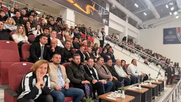 Spor salonu iç mekânı, modern ekipmanlarla donatılmış