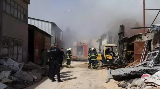 Yangın sonrası depo görüntüsü