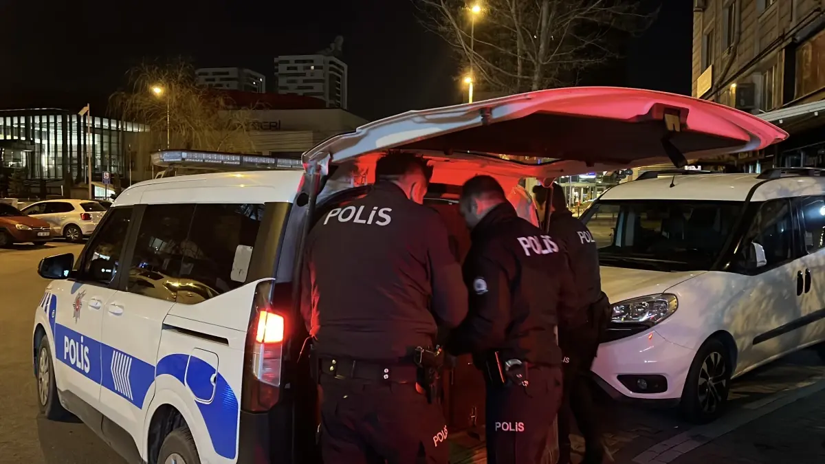 Kayseri'de 15 Yaşındaki Genç Kafede Hırsızlık Yaparken Yakalandı