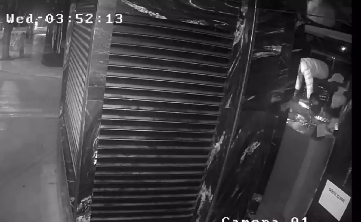 Bilecik'te Kuyumcu Dükkanına Gerçek Zamanlı Soygun Girişi Kamerada Görüldü