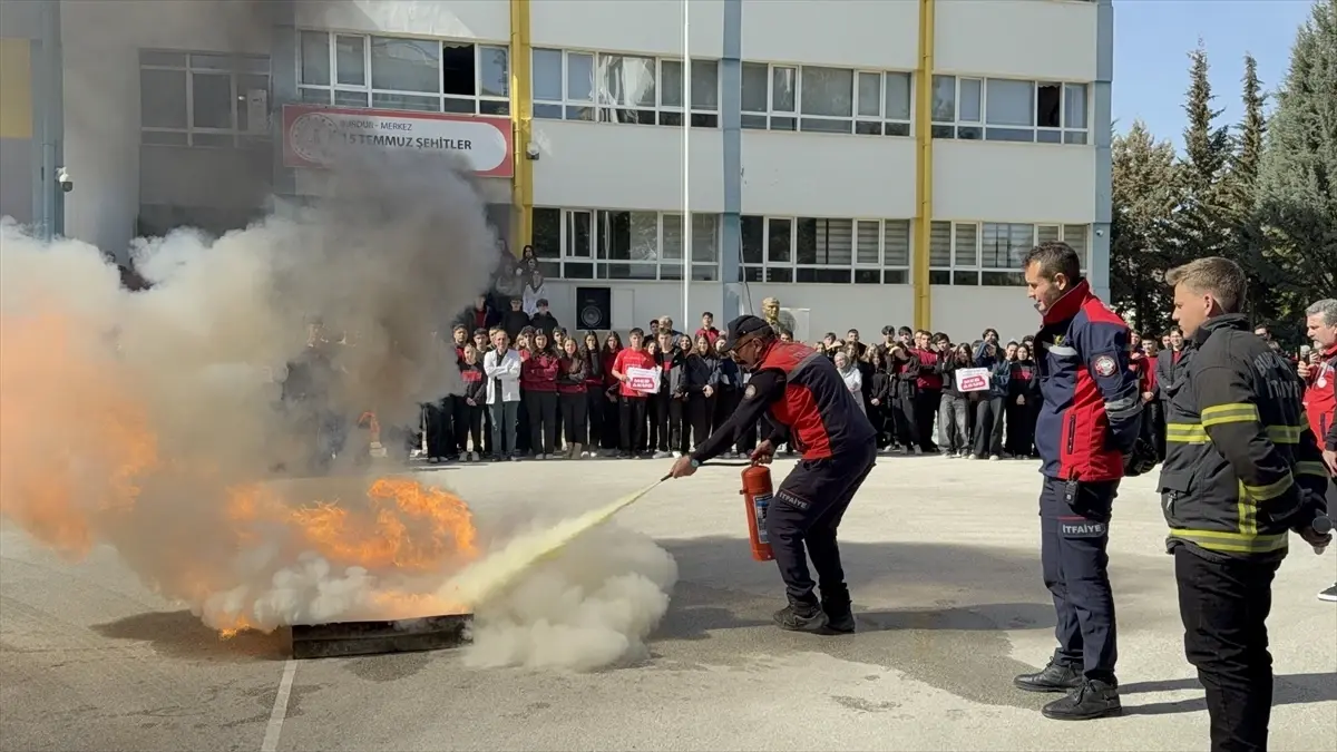 Burdur’da 15 Temmuz Şehitler Anadolu Lisesi’nde Deprem Haftası Tatbikatı Gerçekleştirildi