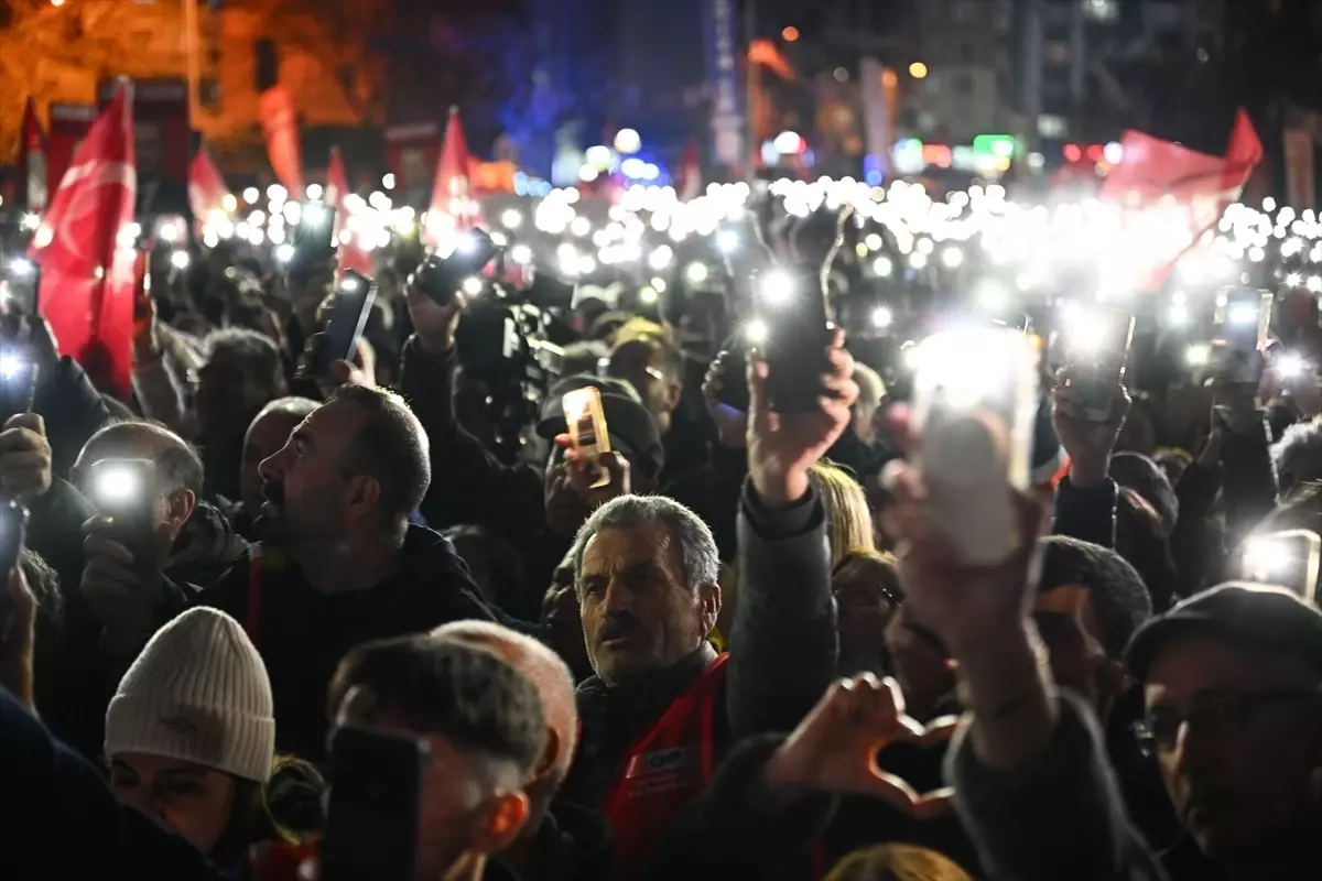 Özgür Özel Kağıthane Mitinginde Yolsuzluk ve Terör Soruşturmalarına Karşı Çıkıyor
